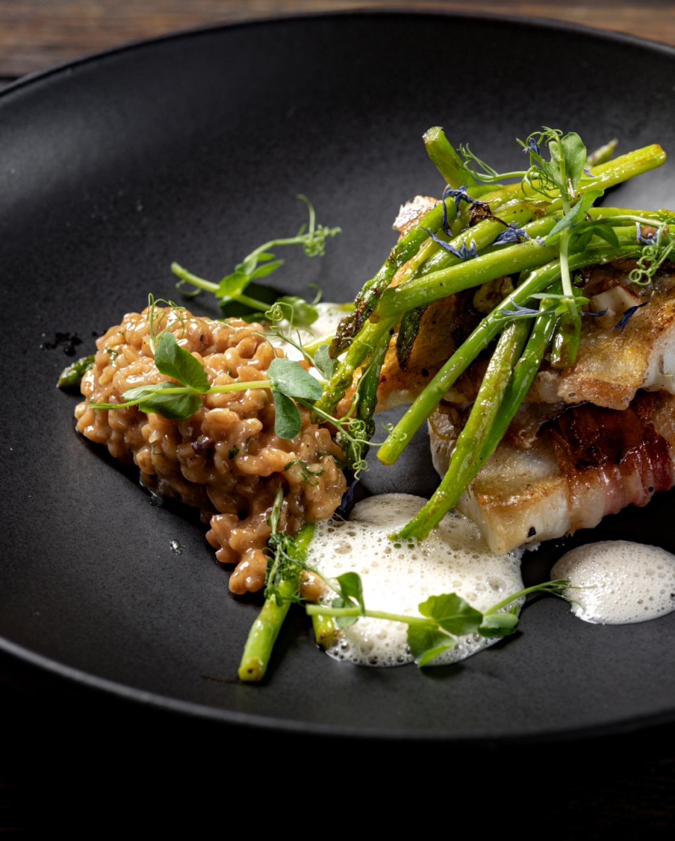 Zanderfilet, Risotto und grüner Spargel