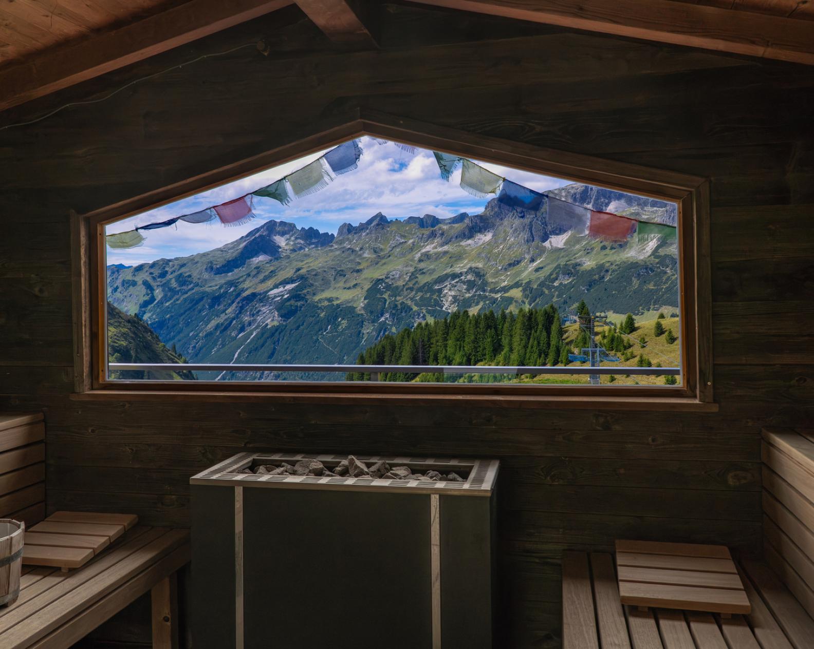 Sauna mit Bergblick in der Enzianhütte bei Oberstdorf im Allgäu